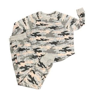 Secret Treasures Sz XL Pajama top Sz Medium Pajama Pants camouflage print